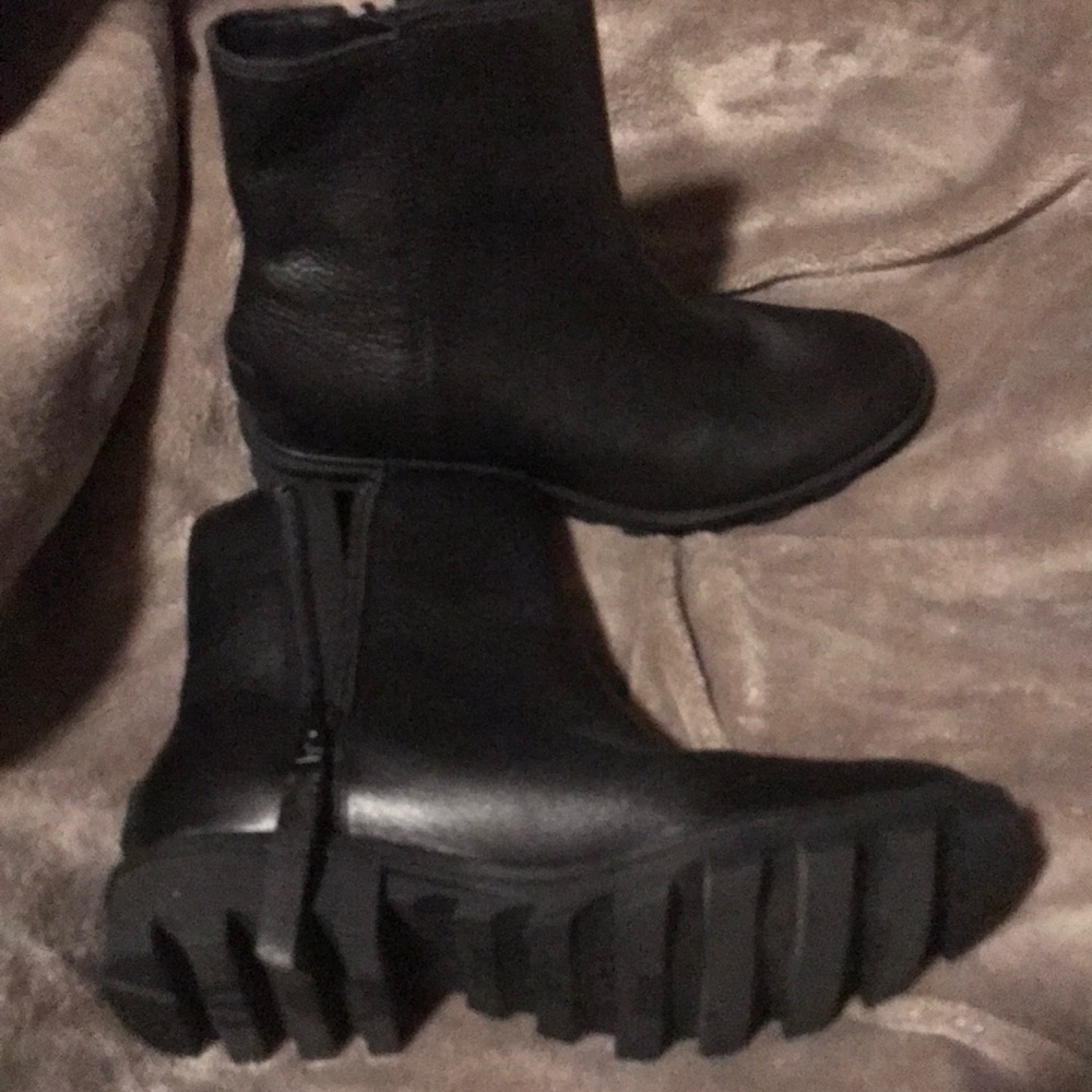 SOREL women winter boots NEW leather size7,5